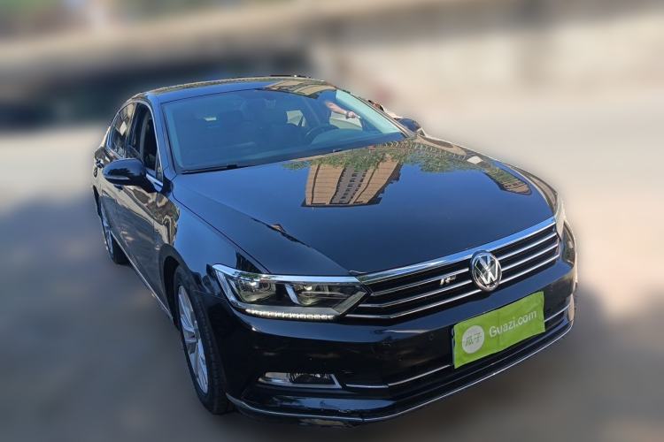 Used Volkswagen Magotan 2018 330TSI DSG Luxury Model Front Right 45 Deg