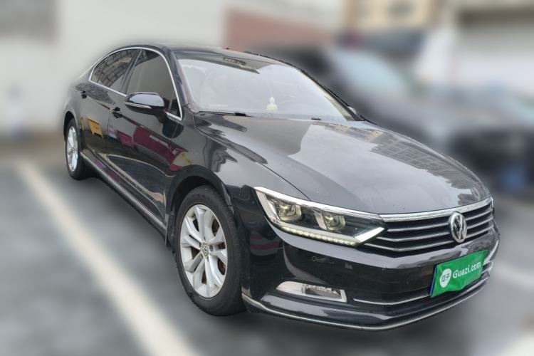 Used Volkswagen Magotan 2018 Facelift 330TSI DSG Luxury Model Front Right 45 Deg