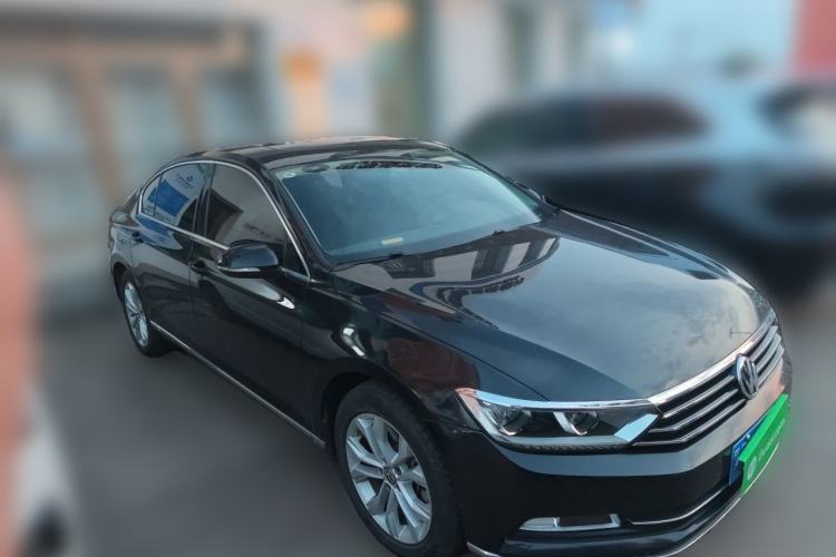 Used Volkswagen Magotan 2018 330TSI DSG Luxury Model Front Right 45 Deg