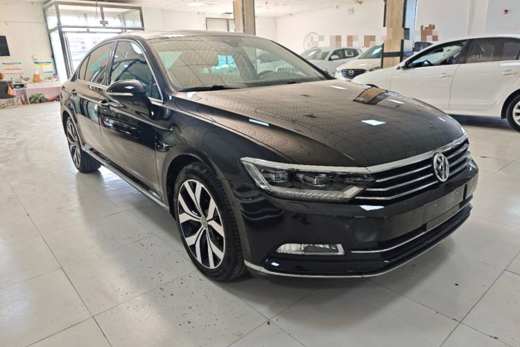 Used Volkswagen Magotan 2018 330TSI DSG Luxury Model Front Right 45 Deg