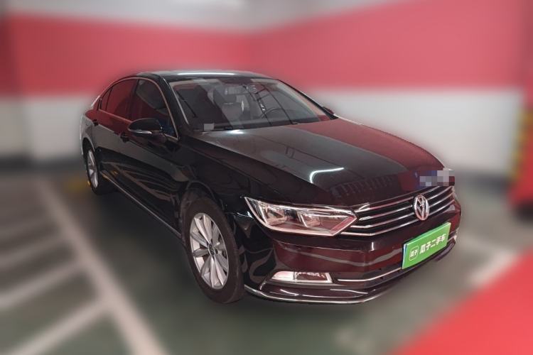 Used Volkswagen Magotan 2018 330TSI DSG Advanced Model Front Right 45 Deg