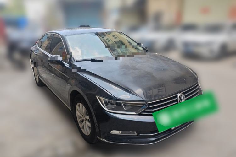 Used Volkswagen Magotan 2018 280TSI DSG Comfort Model Front Right 45 Deg