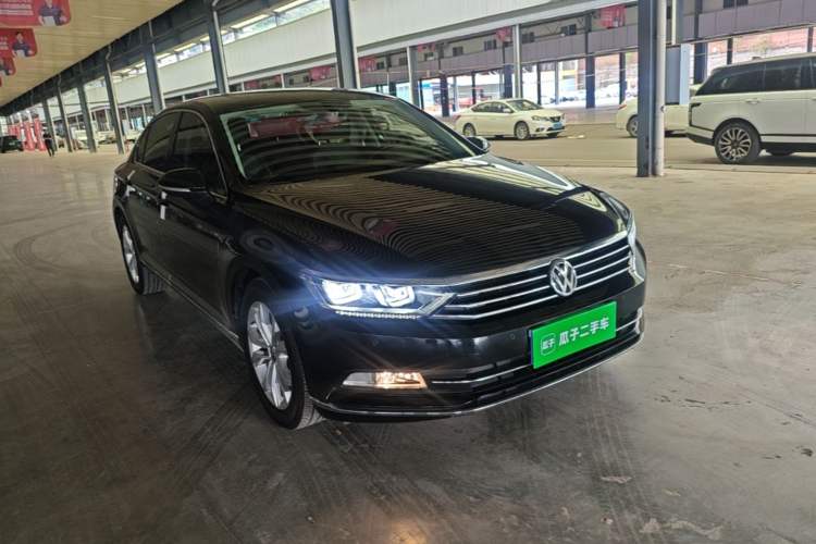 Used Volkswagen Magotan 2018 Facelift 330TSI DSG Luxury Model Front Right 45 Deg