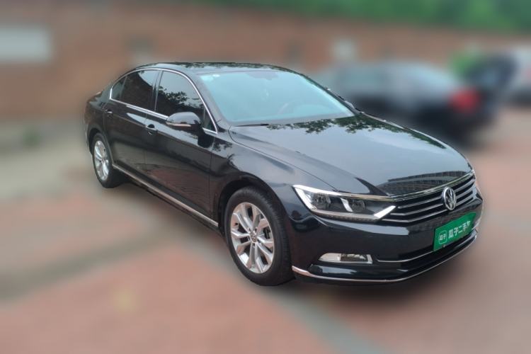 Used Volkswagen Magotan 2018 Facelift 330TSI DSG Luxury Model Front Right 45 Deg