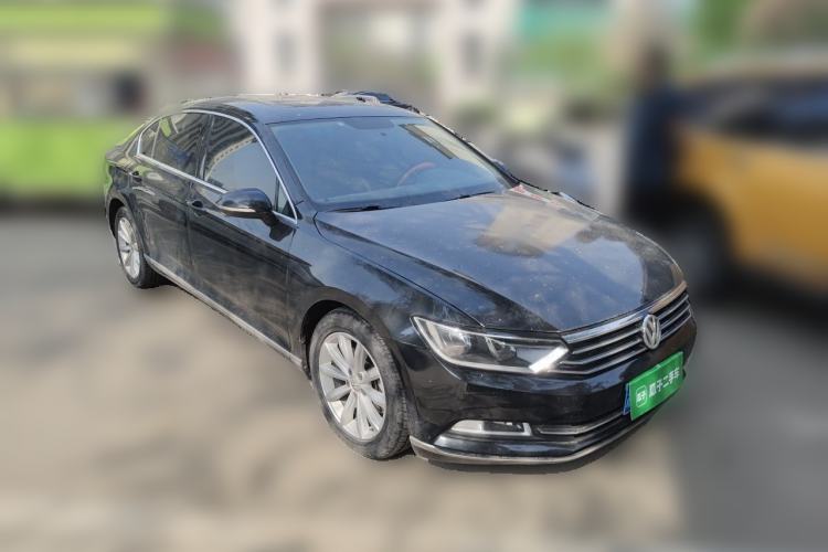 Used Volkswagen Magotan 2018 330TSI DSG Advanced Model Front Right 45 Deg