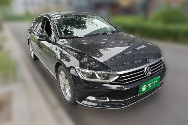 Used Volkswagen Magotan 2018 330TSI DSG Luxury Model Front Right 45 Deg