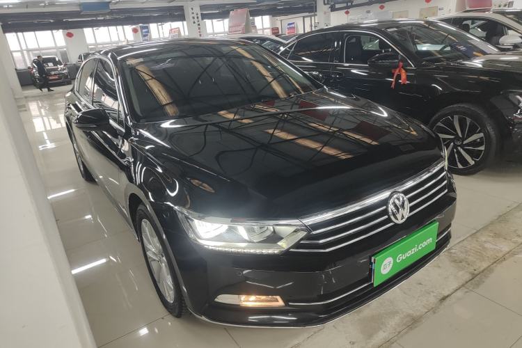 Used Volkswagen Magotan 2018 330TSI DSG Luxury Model Front Right 45 Deg