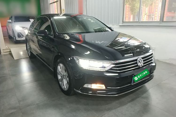 Used Volkswagen Magotan 2018 380TSI DSG Luxury Model Front Right 45 Deg