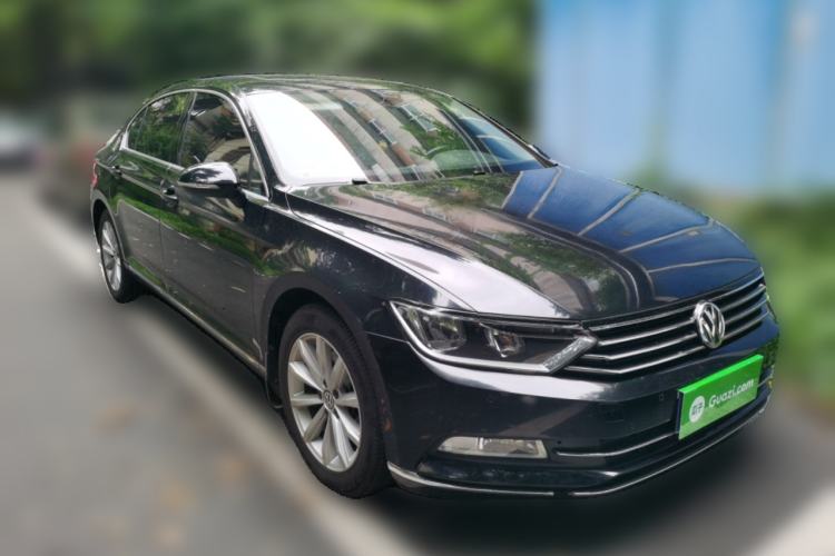 Used Volkswagen Magotan 2018 330TSI DSG Advanced Model Front Right 45 Deg