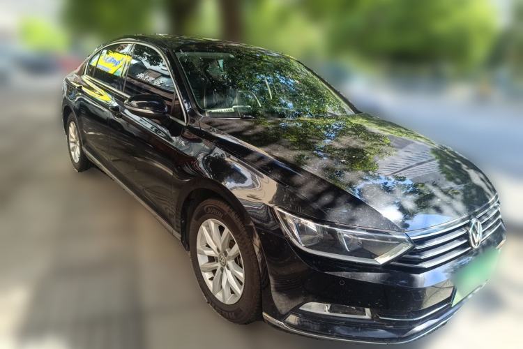 Used Volkswagen Magotan 2018 280TSI DSG Comfort Model Front Right 45 Deg