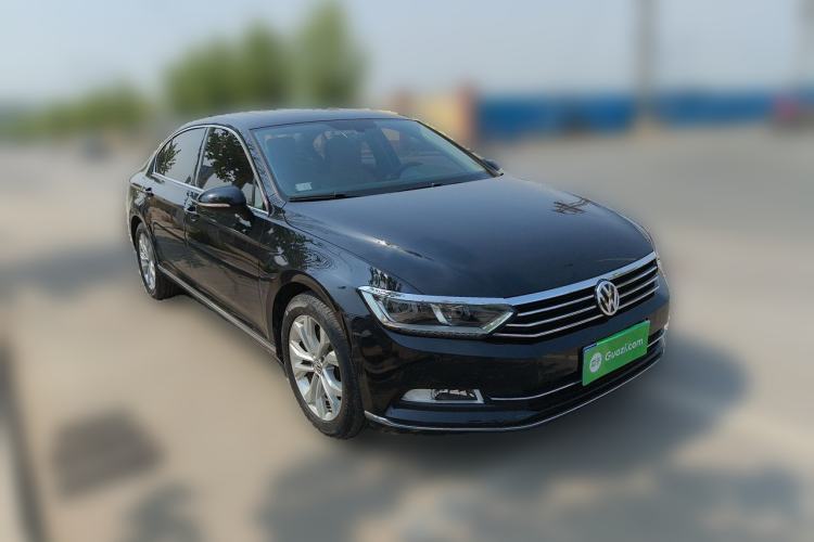 Used Volkswagen Magotan 2018 330TSI DSG Luxury Model Front Right 45 Deg