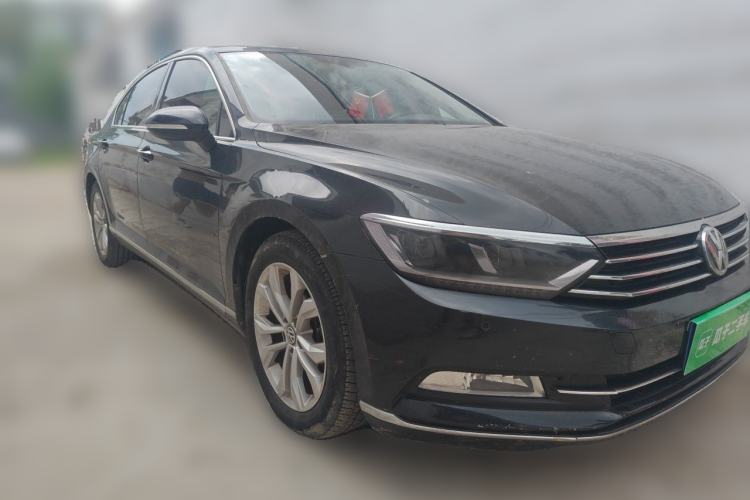 Used Volkswagen Magotan 2018 Facelift 330TSI DSG Luxury Model Front Right 45 Deg