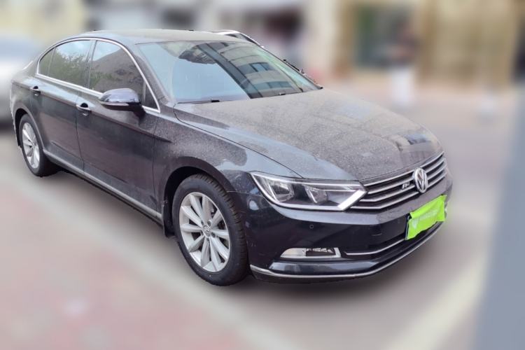 Used Volkswagen Magotan 2018 330TSI DSG Advanced Model Front Right 45 Deg