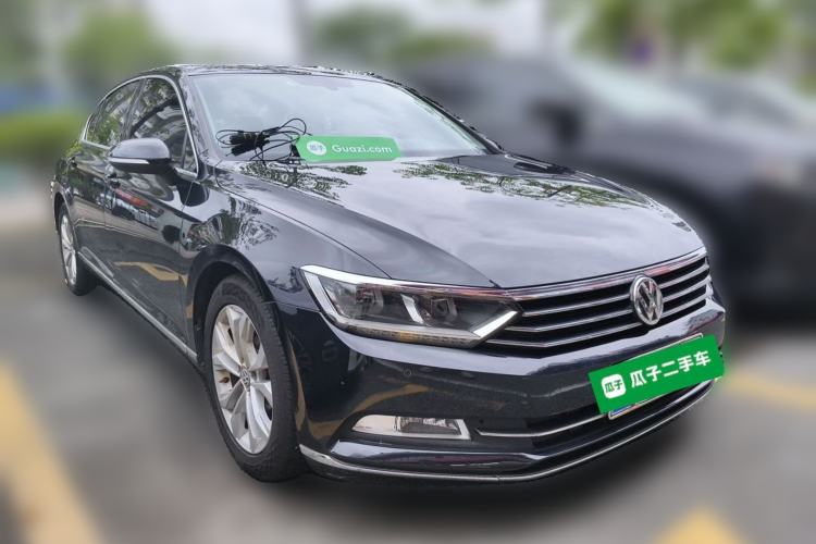 Used Volkswagen Magotan 2018 330TSI DSG Luxury Model Front Right 45 Deg