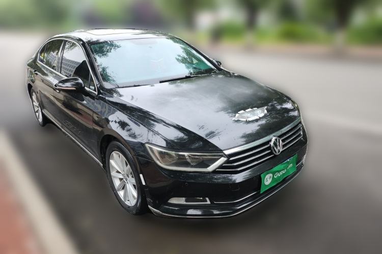 Used Volkswagen Magotan 2018 330TSI DSG Advanced Model Front Right 45 Deg