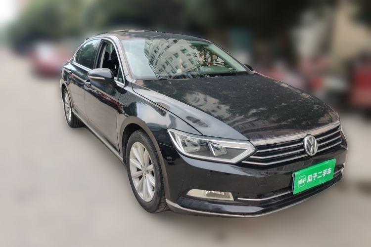 Used Volkswagen Magotan 2018 330TSI DSG Advanced Model Front Right 45 Deg
