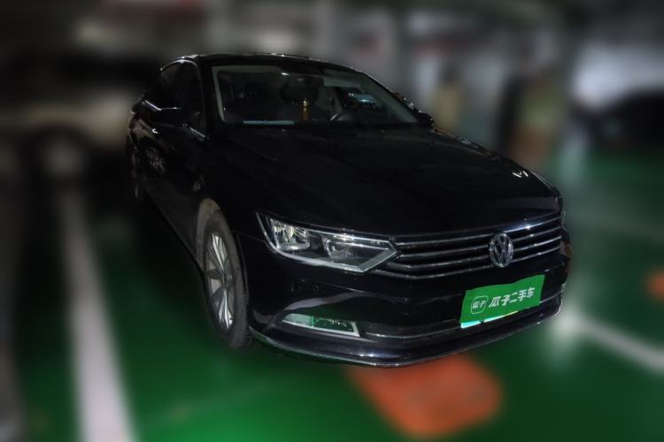 Used Volkswagen Magotan 2018 280TSI DSG Leading Model Front Right 45 Deg
