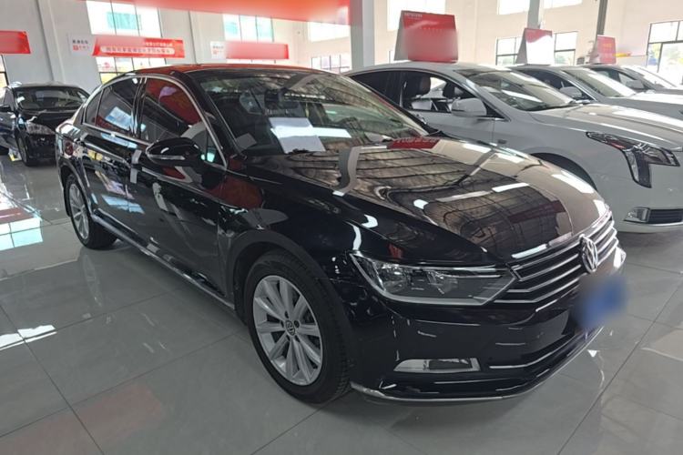 Used Volkswagen Magotan 2018 330TSI DSG Advanced Model Front Right 45 Deg