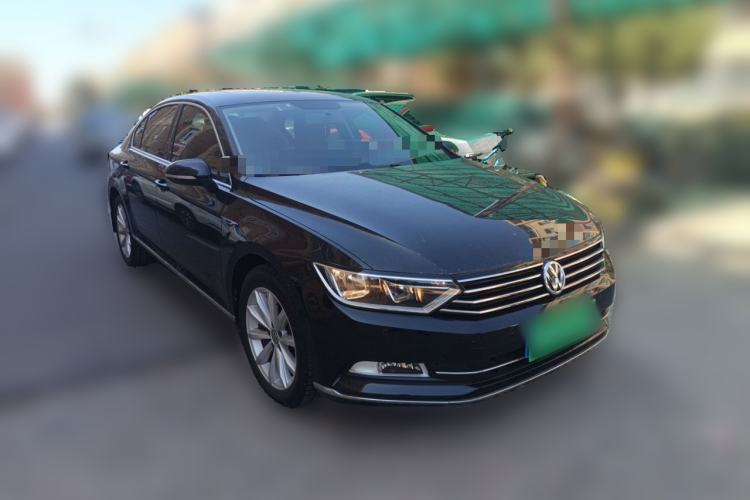 Used Volkswagen Magotan 2018 330TSI DSG Advanced Model Front Right 45 Deg