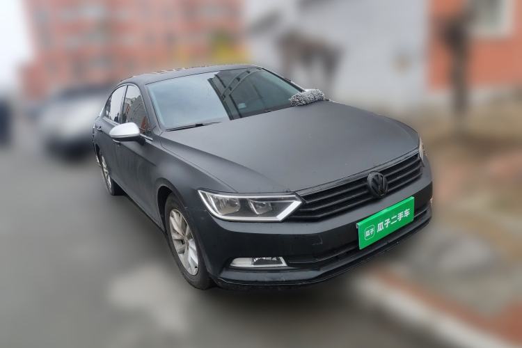 Used Volkswagen Magotan 2018 280TSI DSG Comfort Model Front Right 45 Deg