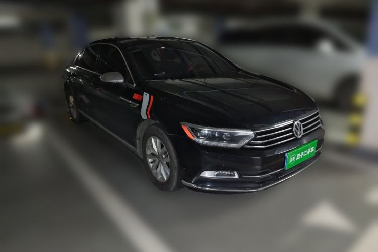 Used Volkswagen Magotan 2018 280TSI DSG Comfort Model Front Right 45 Deg
