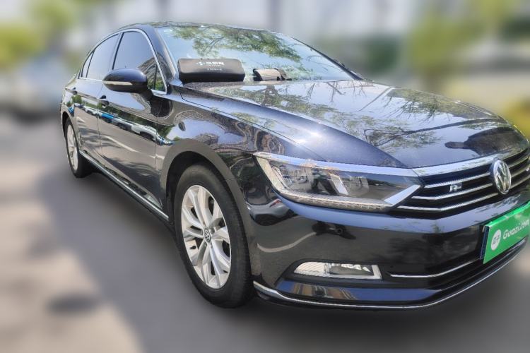 Used Volkswagen Magotan 2018 Facelift 330TSI DSG Luxury Model Front Right 45 Deg