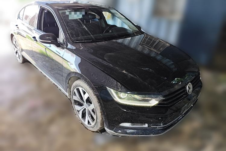 Used Volkswagen Magotan 2018 330TSI DSG Luxury Model Front Right 45 Deg