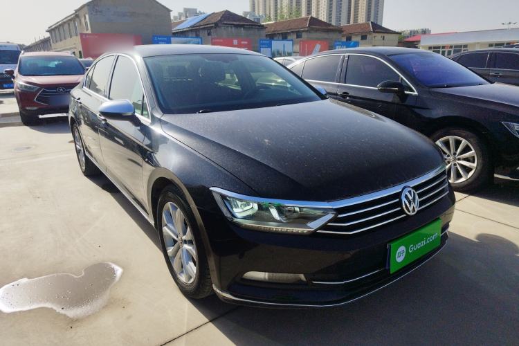 Used Volkswagen Magotan 2018 330TSI DSG Luxury Model Front Right 45 Deg