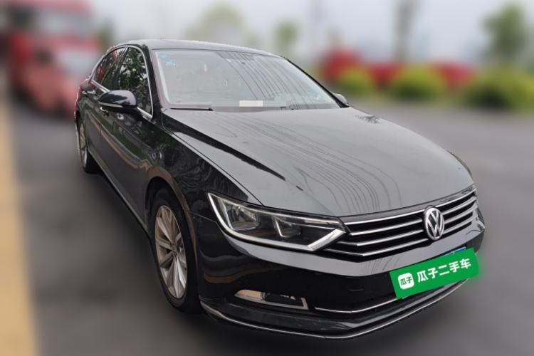 Used Volkswagen Magotan 2018 330TSI DSG Advanced Model Front Right 45 Deg