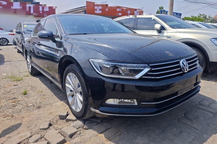 Used Volkswagen Magotan 2018 330TSI DSG Advanced Model Front Right 45 Deg