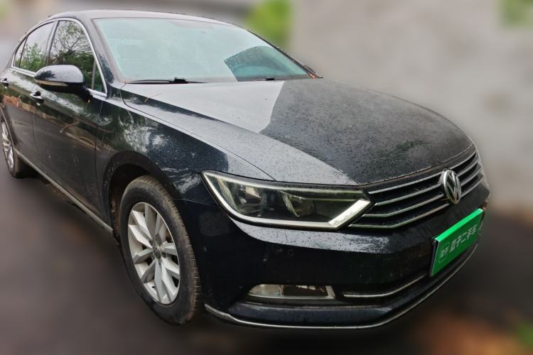 Used Volkswagen Magotan 2018 280TSI DSG Comfort Model Front Right 45 Deg