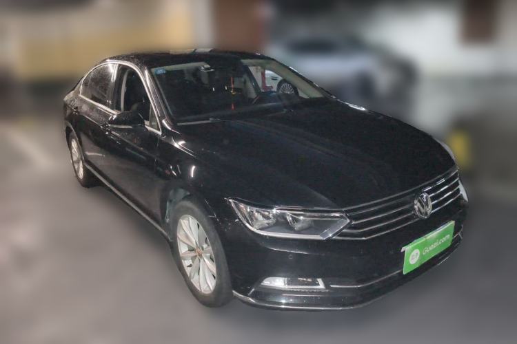 Used Volkswagen Magotan 2018 330TSI DSG Advanced Model Front Right 45 Deg