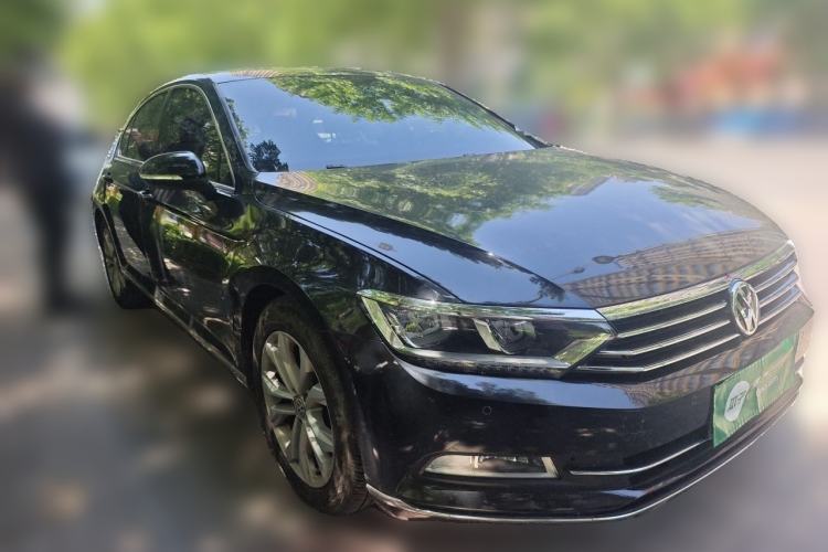 Used Volkswagen Magotan 2018 380TSI DSG Luxury Model Front Right 45 Deg