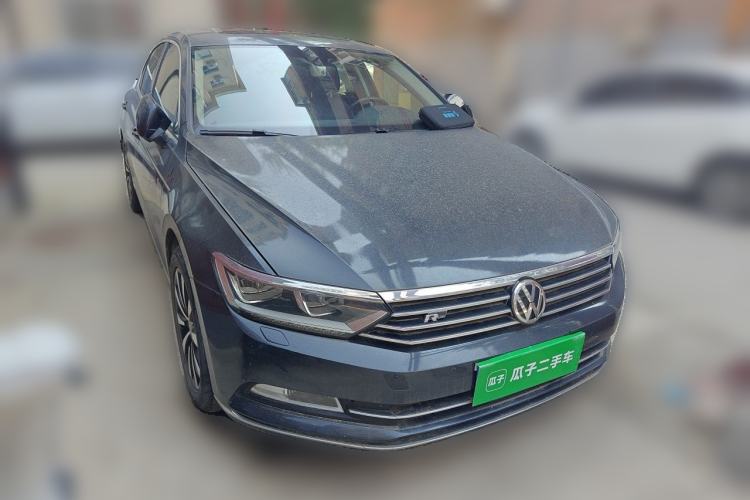 Used Volkswagen Magotan 2018 Facelift 330TSI DSG Luxury Model Front Right 45 Deg