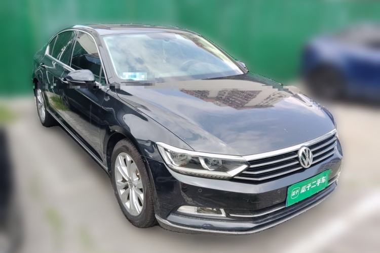 Used Volkswagen Magotan 2018 Facelift 330TSI DSG Luxury Model Front Right 45 Deg