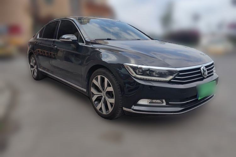 Used Volkswagen Magotan 2018 330TSI DSG Luxury Model Front Right 45 Deg