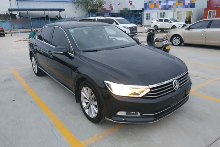 Used Volkswagen Magotan 2018 330TSI DSG Advanced Model Front Right 45 Deg