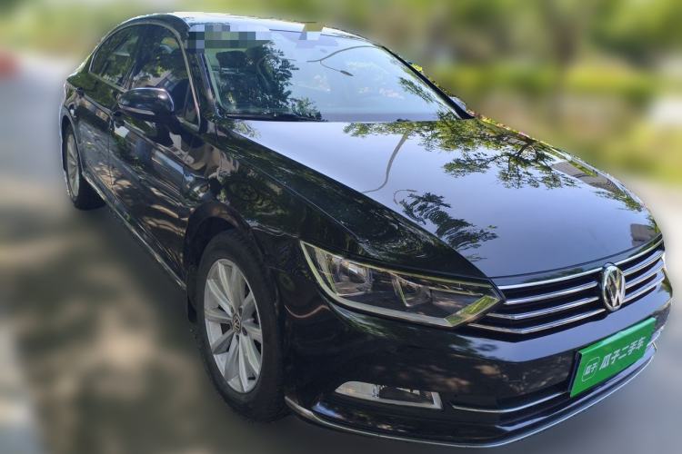 Used Volkswagen Magotan 2018 330TSI DSG Advanced Model Front Right 45 Deg
