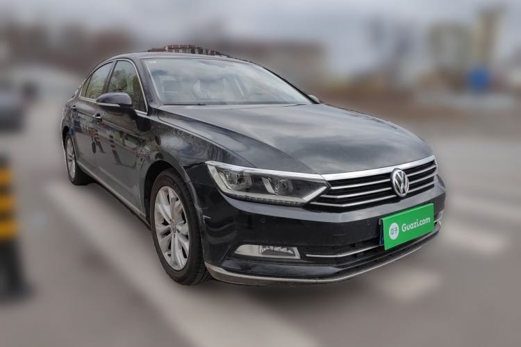 Used Volkswagen Magotan 2018 Facelift 330TSI DSG Luxury Model Front Right 45 Deg