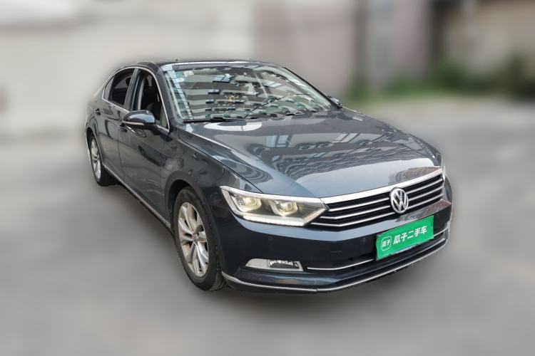 Used Volkswagen Magotan 2018 330TSI DSG Luxury Model Front Right 45 Deg