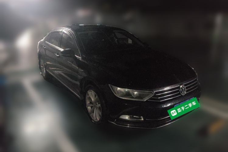 Used Volkswagen Magotan 2018 330TSI DSG Advanced Model Front Right 45 Deg