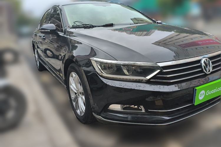 Used Volkswagen Magotan 2018 330TSI DSG Luxury Model Front Right 45 Deg