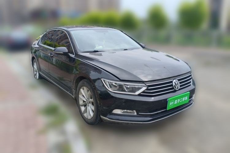 Used Volkswagen Magotan 2018 330TSI DSG Advanced Model Front Right 45 Deg