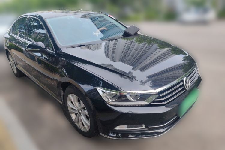Used Volkswagen Magotan 2018 Facelift 330TSI DSG Luxury Model Front Right 45 Deg
