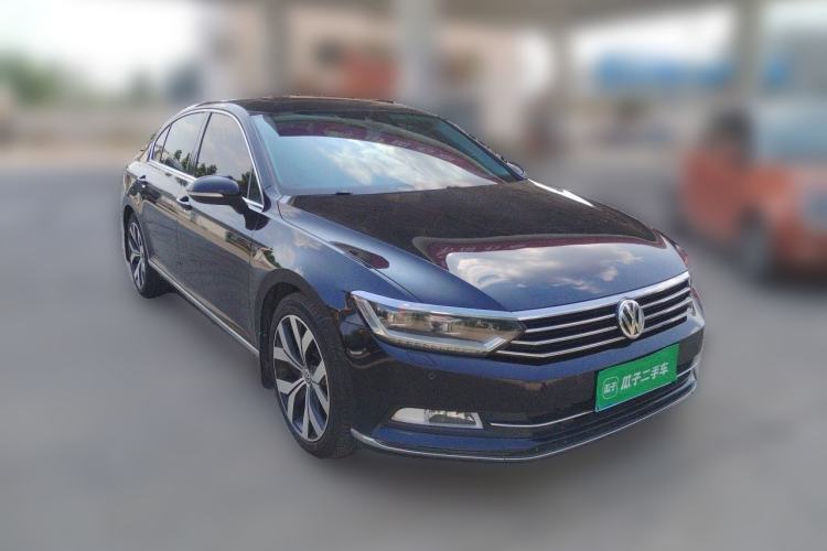 Used Volkswagen Magotan 2018 380TSI DSG Prestige Model Front Right 45 Deg