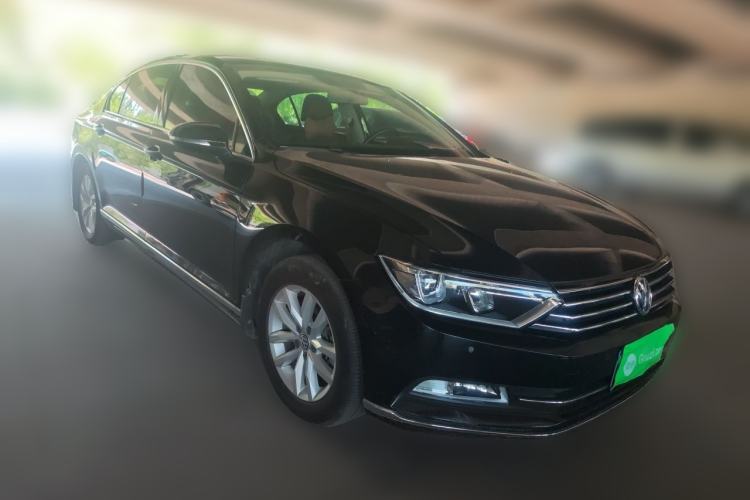Used Volkswagen Magotan 2018 280TSI DSG Comfort Model Front Right 45 Deg