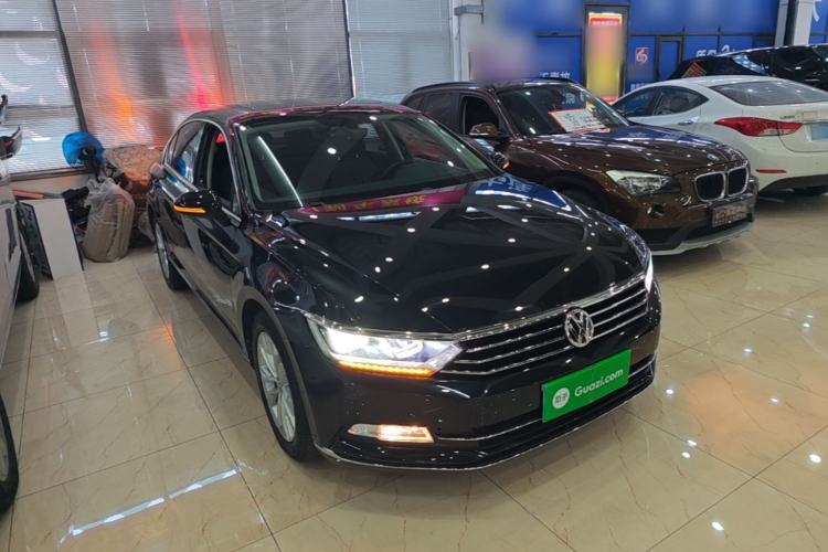 Used Volkswagen Magotan 2018 Facelift 330TSI DSG Luxury Model Front Right 45 Deg