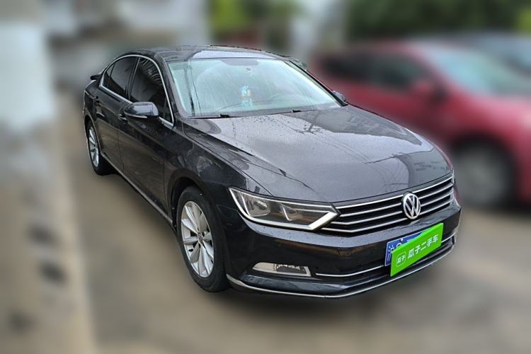 Used Volkswagen Magotan 2018 330TSI DSG Advanced Model Front Right 45 Deg