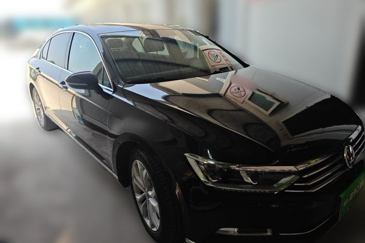 Used Volkswagen Magotan 2018 330TSI DSG Luxury Model Front Right 45 Deg