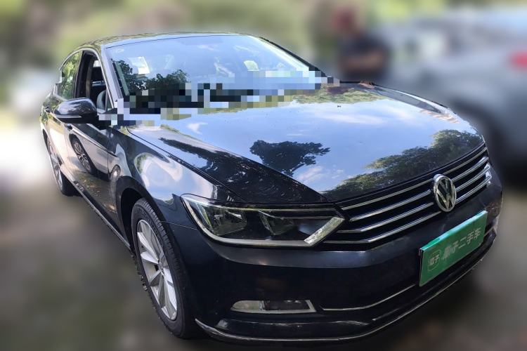 Used Volkswagen Magotan 2018 330TSI DSG Advanced Model Front Right 45 Deg